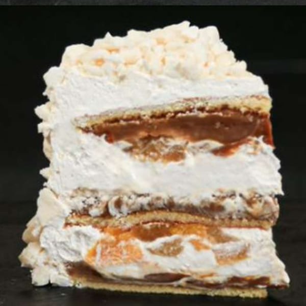 Slice of Argentinian Rogel cake with dulce de leche and meringue layers.